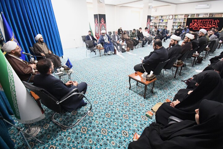 تصاویر/ دیدار نماینده ولی فقیه در اتحادیه انجمن‌های اسلامی دانش آموزان با کارکنان و مربیان اتحادیه آذربایجان غربی