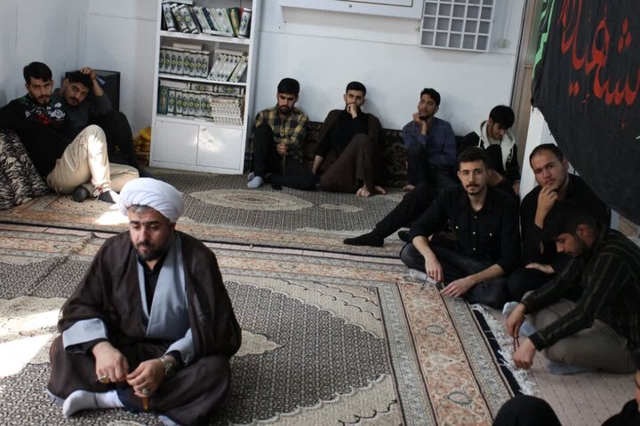 تصاویر/مراسم درس اخلاق هفتگی در مدرسه علمیه بیجار