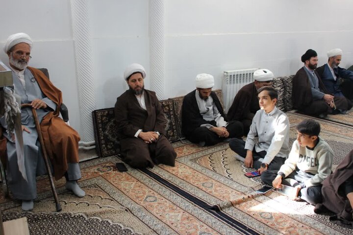 تصاویر/مراسم درس اخلاق هفتگی در مدرسه علمیه بیجار