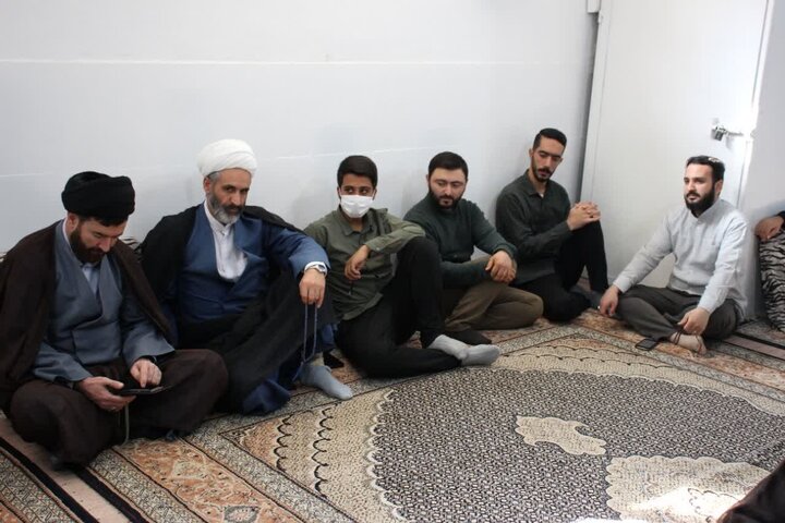 تصاویر/مراسم درس اخلاق هفتگی در مدرسه علمیه بیجار