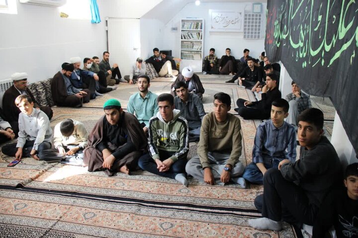 تصاویر/مراسم درس اخلاق هفتگی در مدرسه علمیه بیجار