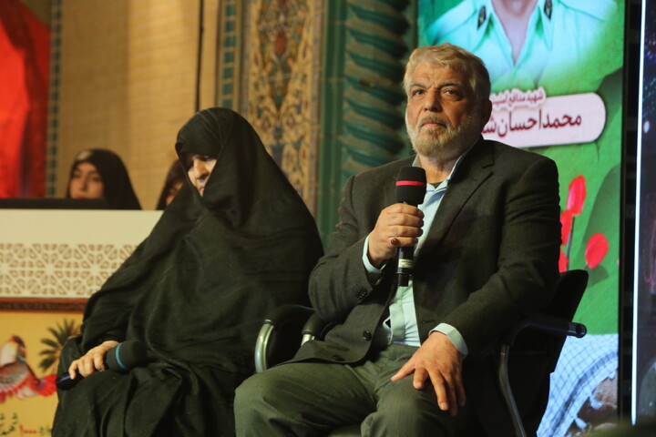 تصاویر / چهارمین یادواره ۱۰۰۰ شهید شمال شهر اصفهان(آیه های مقاومت)