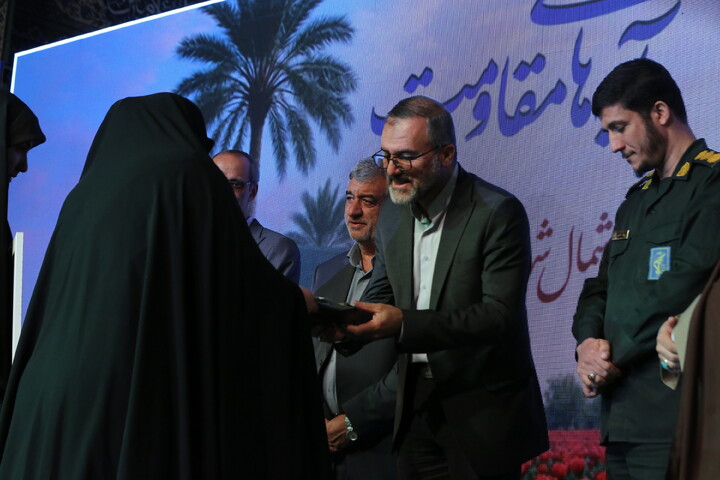 تصاویر / چهارمین یادواره ۱۰۰۰ شهید شمال شهر اصفهان(آیه های مقاومت)