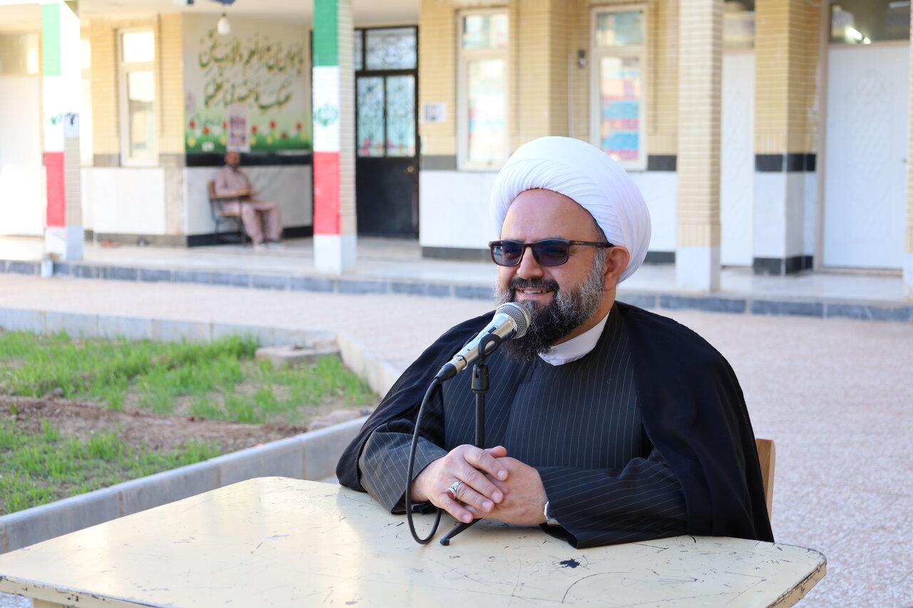 دیدار مدیر حوزه علمیه سیستان و بلوچستان با طلاب مدارس علمیه شهرستان دلگان