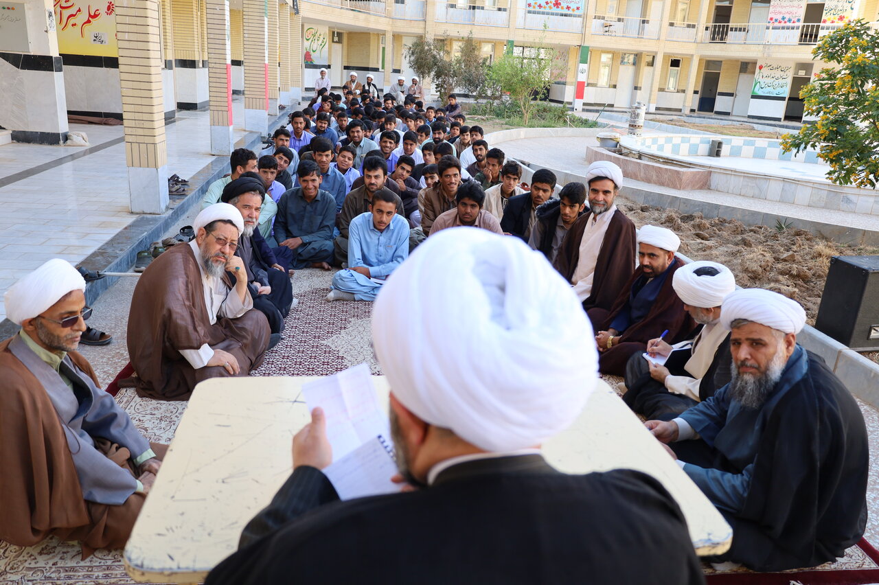 دیدار مدیر حوزه علمیه سیستان و بلوچستان با طلاب مدارس علمیه شهرستان دلگان