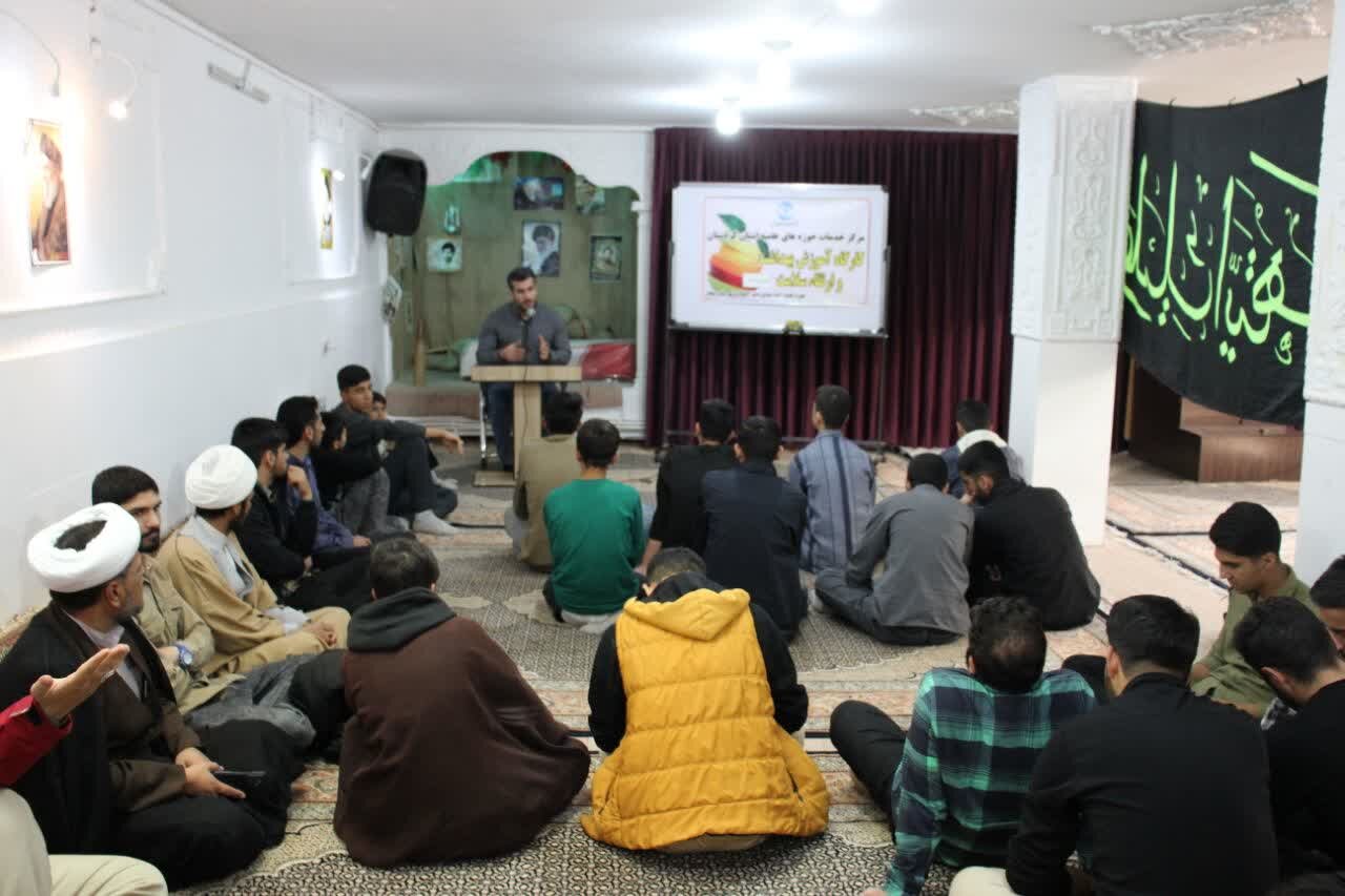 تصاویر/ کارگاه آموزش بهداشت و ارتقاء سلامت در مدرسه علمیه امام صادق (ع) بیجار