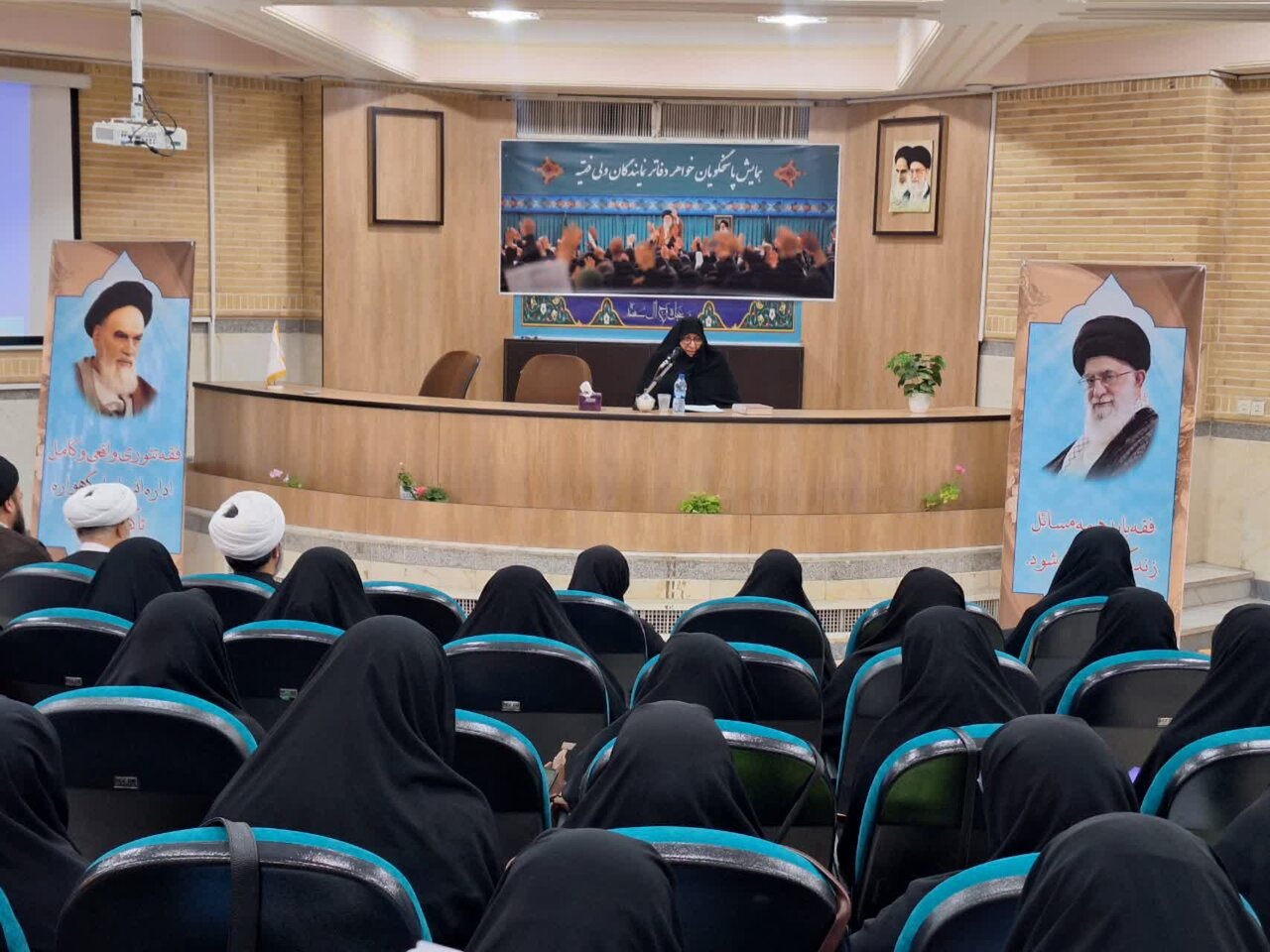 پاسخ به احکام، تبلیغ عملی دین و ترویج اعتماد به نهاد مرجعیت است