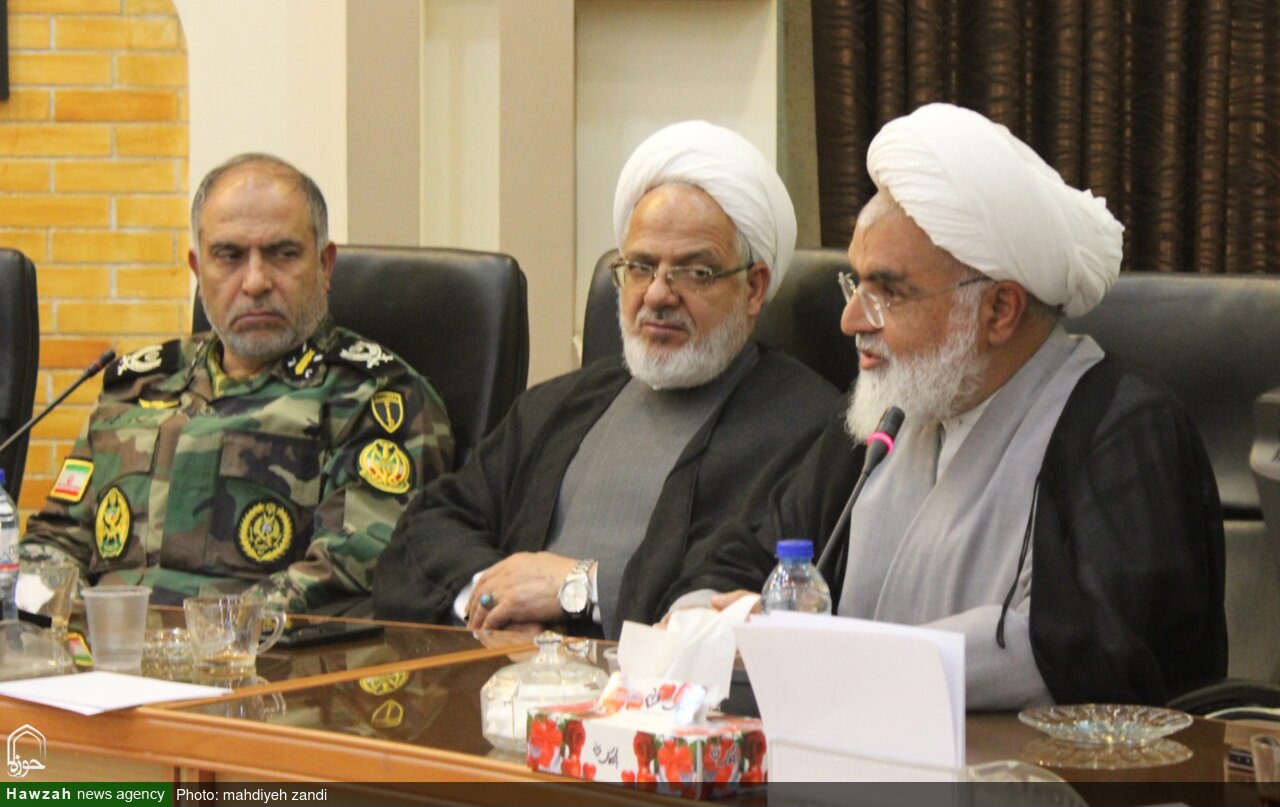 شهدا بهترین زمینه‌ساز انتقال انقلاب به نسل جدید هستند