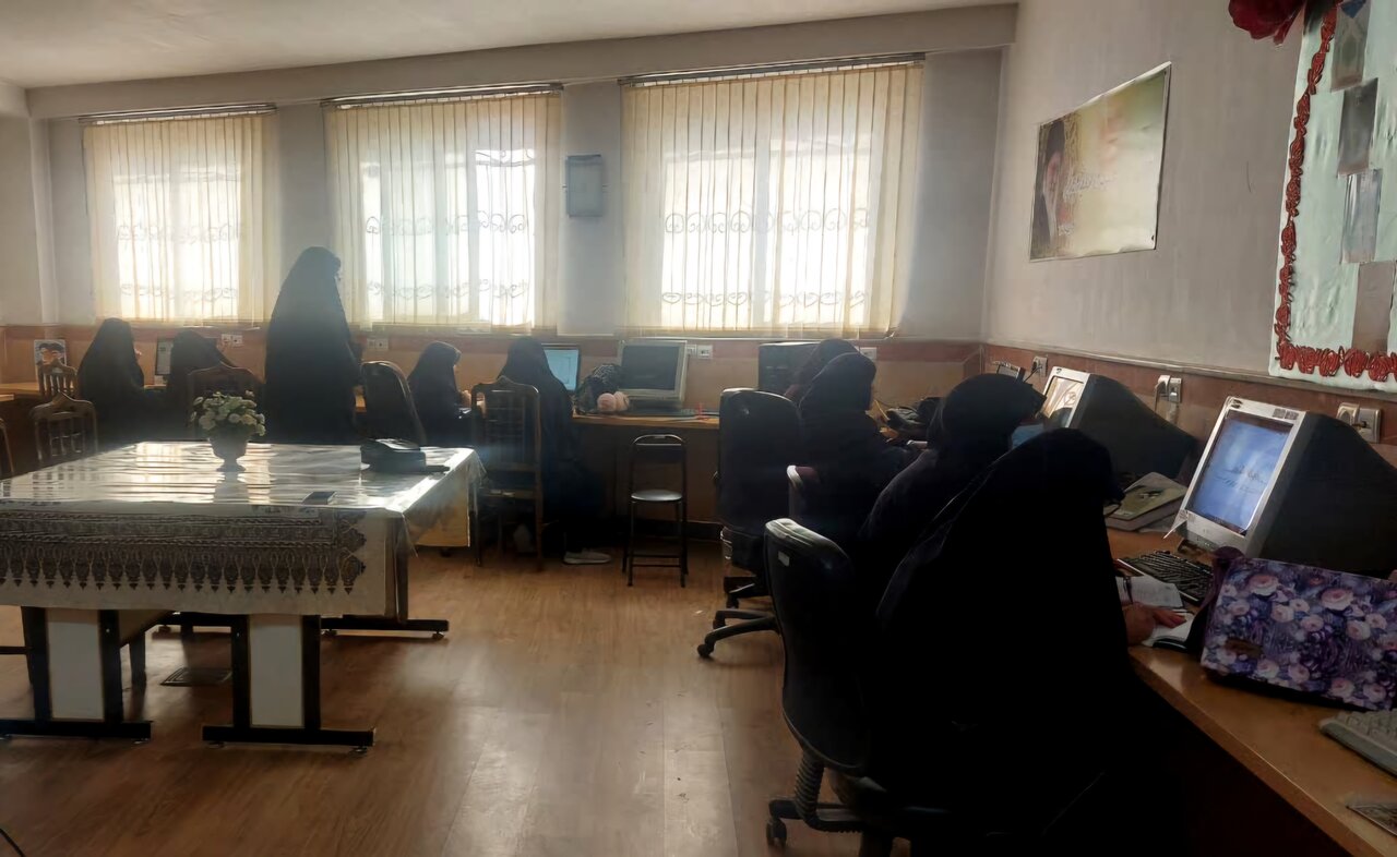 کارگاه مهارتی «آموزش نرم‌افزار پاورپوینت» مدرسه علمیه تخصصی فاطمیه کرمان