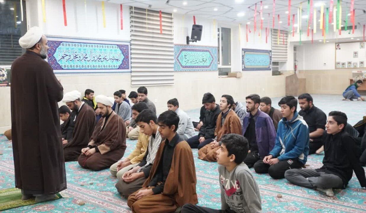 بررسی امور تهذیبی و تربیتی مدارس علمیه اردکان و میبد