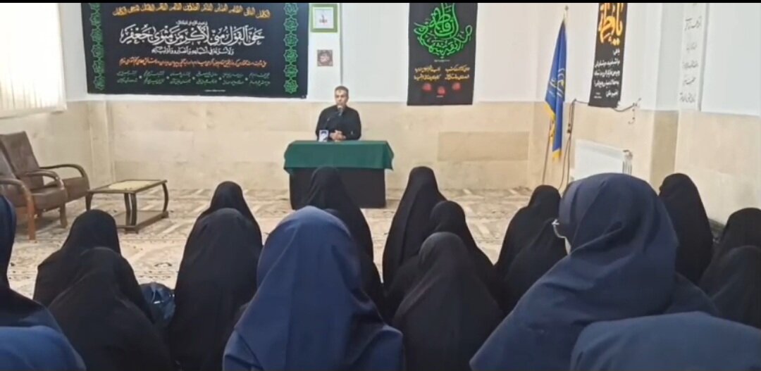 فیلم| بازدید دانش آموزان دخترانه حاج حسین کریمی سنجانی از مدرسه علمیه حضرت زهرا(س)سنجان