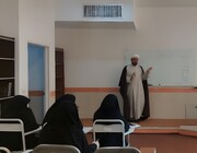 نوجوانوں کے سوالات کے جواب محبت آمیز، قانع‌کننده ہونا چاہیے