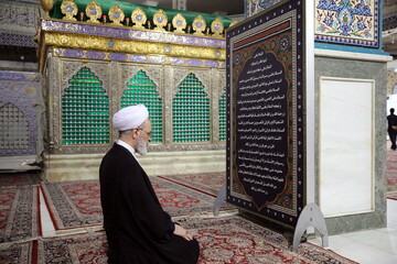 تصاویر/ زیارت آرامگاه حضرت علی بن مهزیار اهواز توسط آیت الله اعرافی