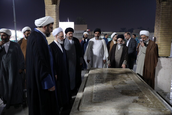 تصاویر/زیارت آرامگاه حضرت علی بن مهزیار اهواز