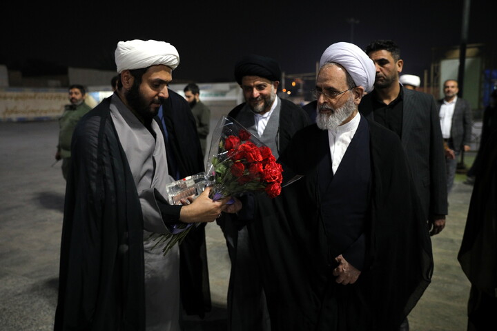 تصاویر/زیارت آرامگاه حضرت علی بن مهزیار اهواز