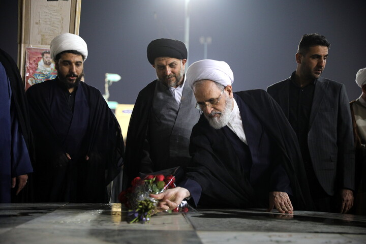 تصاویر/زیارت آرامگاه حضرت علی بن مهزیار اهواز