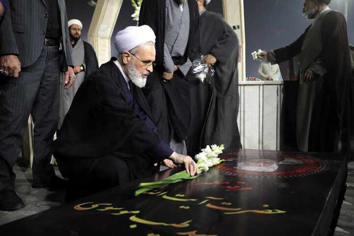 تصاویر/زیارت آرامگاه حضرت علی بن مهزیار اهواز