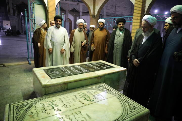 تصاویر/زیارت آرامگاه حضرت علی بن مهزیار اهواز