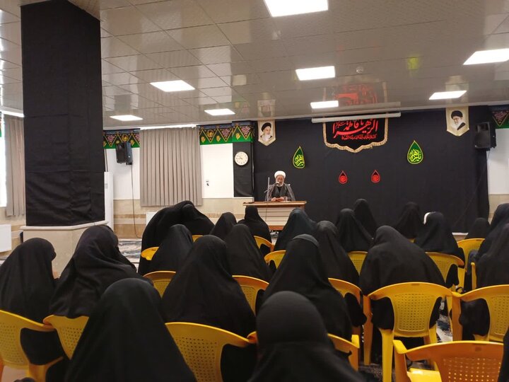 تصاویر/ نشست اخلاقی در مدرسه علمیه نرجسیه سیرجان