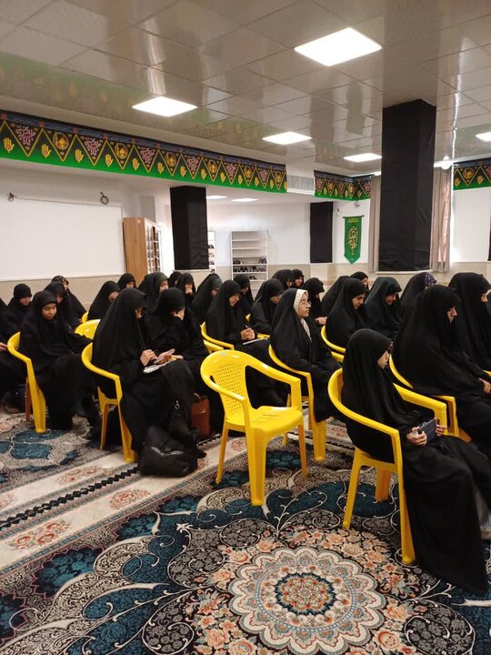تصاویر/ نشست اخلاقی در مدرسه علمیه نرجسیه سیرجان