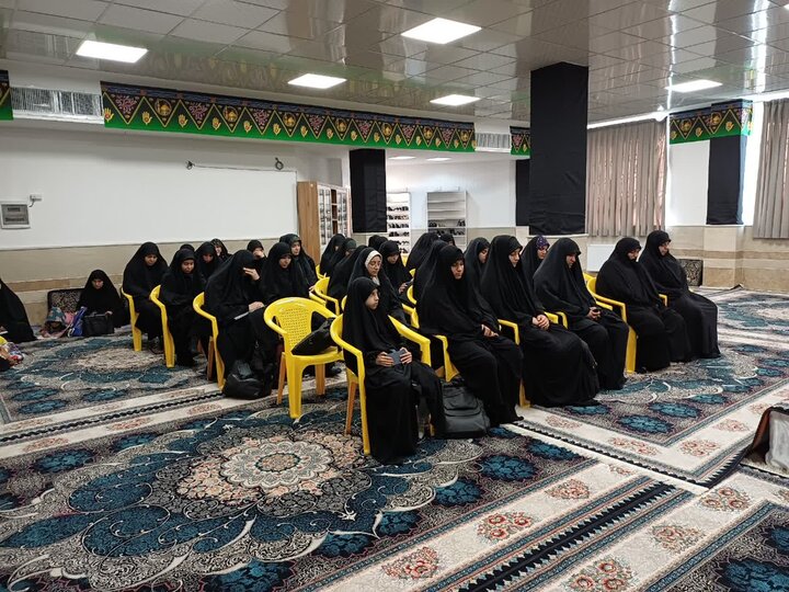 تصاویر/ نشست اخلاقی در مدرسه علمیه نرجسیه سیرجان