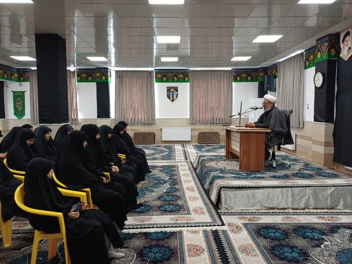 تصاویر/ نشست اخلاقی در مدرسه علمیه نرجسیه سیرجان