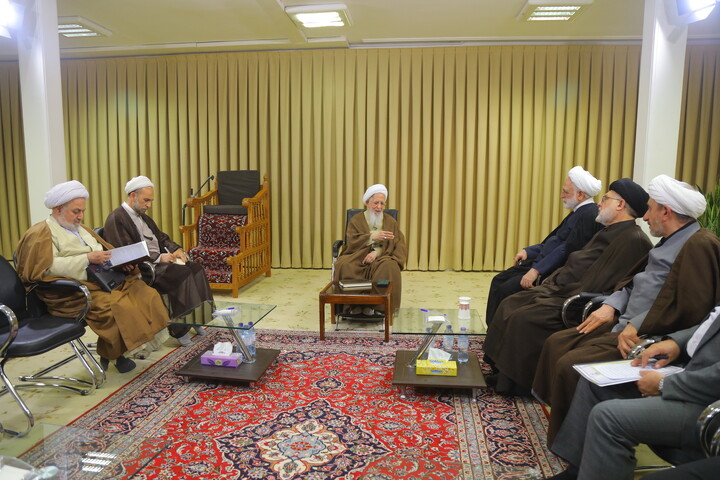 دیدار رییس دستگاه قضا با آیت الله العظمی جوادی آملی