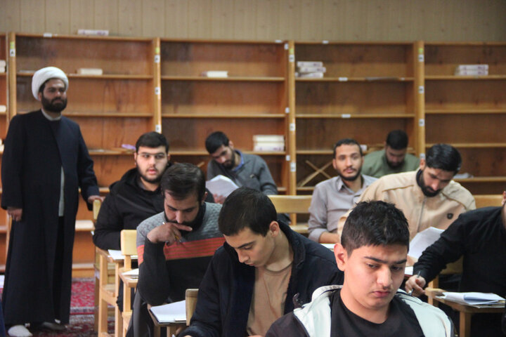 تصاویر / آزمون مرحله استانی مسابقات علمی (المپیاد ) حوزه علمیه استان قزوین