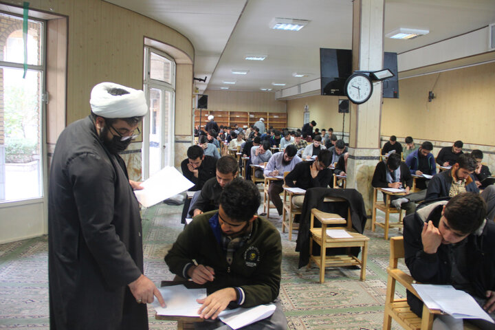 تصاویر / آزمون مرحله استانی مسابقات علمی (المپیاد ) حوزه علمیه استان قزوین