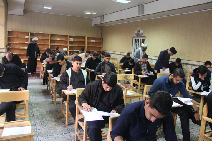 تصاویر / آزمون مرحله استانی مسابقات علمی (المپیاد ) حوزه علمیه استان قزوین