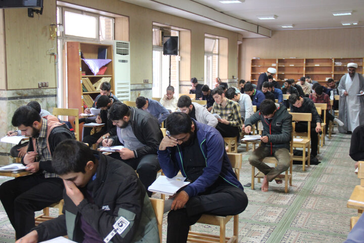 تصاویر / آزمون مرحله استانی مسابقات علمی (المپیاد ) حوزه علمیه استان قزوین
