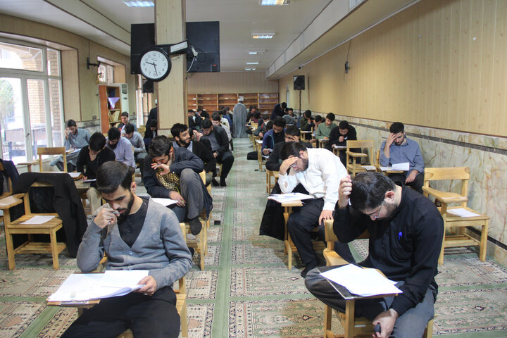 تصاویر / آزمون مرحله استانی مسابقات علمی (المپیاد ) حوزه علمیه استان قزوین