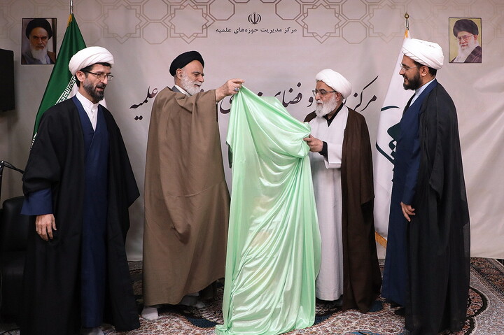 تصاویر/ رونمایی از دو اثر ارزشمند سیره پارسایان