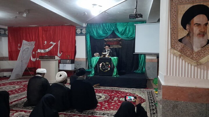 درس اخلاق در مدارس علمیه ایذه و باغملک با سخنرانی نماینده ولی فقیه در خوزستان