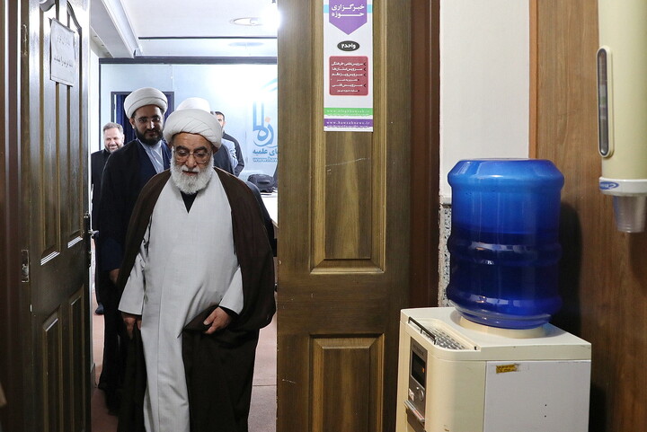 تصاویر/ بازدید آیت الله شب زنده دار از خبرگزاری حوزه