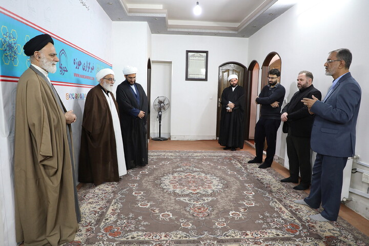 تصاویر/ بازدید آیت الله شب زنده دار از خبرگزاری حوزه