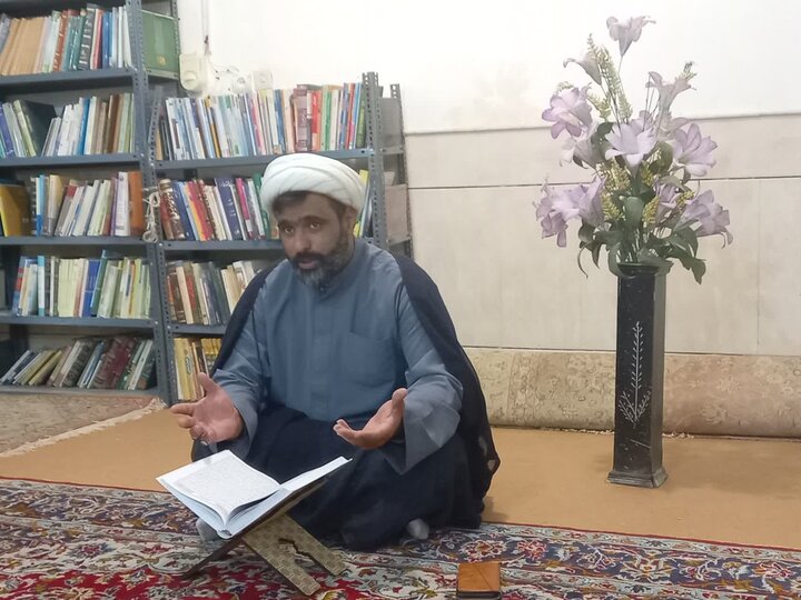 تصاویر/ محفل قرائت دسته جمعی قرآن کریم مدرسه آیت‌الله مصطفوی(ره) کاشان