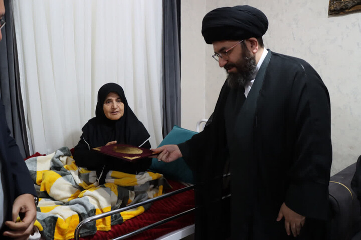 تصاویر | دیدار امام جمعه زنجان با خانواده شهید ذکرعلی بهرامی