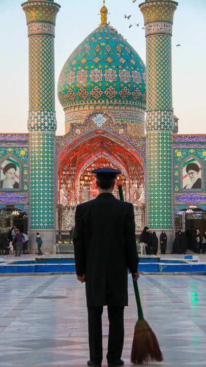 تصاویر/ مراسم جارو زنی خدام افتخاری حرم هلال بن علی(ع)