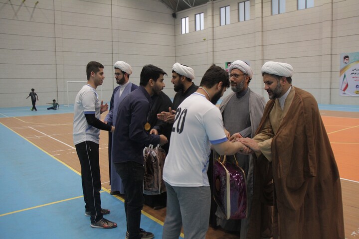 تصاویر/ تجلیل از مدال آوران رشته های انفرادی جشنواره ورزشی طلاب و روحانیون بوشهر
