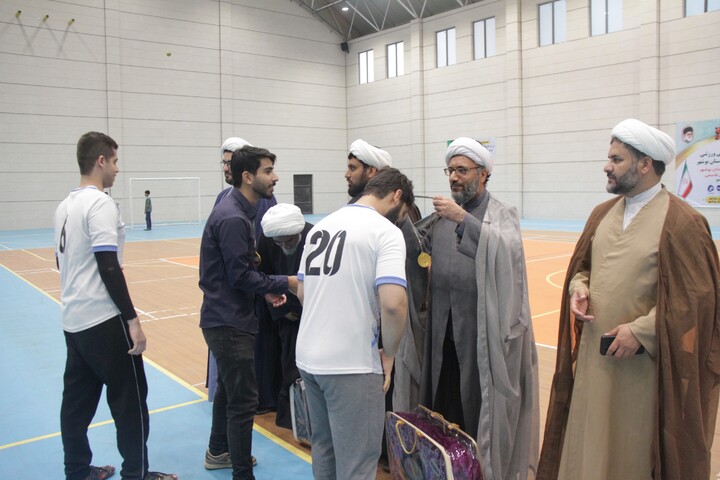 تصاویر/ تجلیل از مدال آوران رشته های انفرادی جشنواره ورزشی طلاب و روحانیون بوشهر