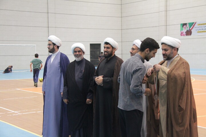 تصاویر/ تجلیل از مدال آوران رشته های انفرادی جشنواره ورزشی طلاب و روحانیون بوشهر