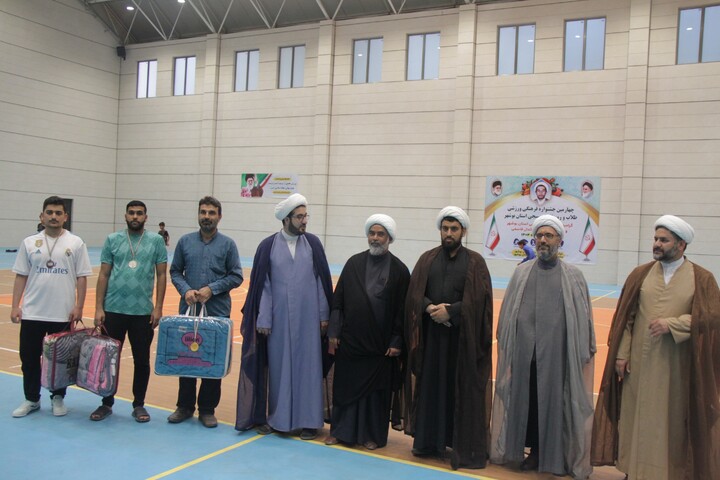 تصاویر/ تجلیل از مدال آوران رشته های انفرادی جشنواره ورزشی طلاب و روحانیون بوشهر