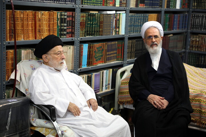 عیادت مدیر حوزه های علمیه از آیت الله شفیعی
