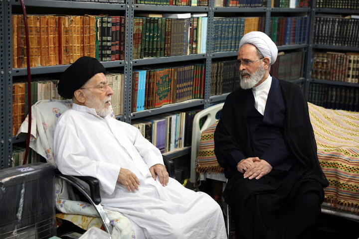 عیادت مدیر حوزه های علمیه از آیت الله شفیعی
