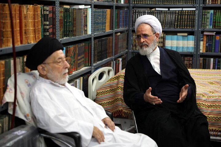 عیادت مدیر حوزه های علمیه از آیت الله شفیعی
