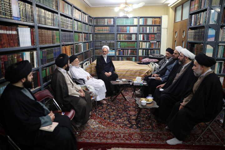 عیادت مدیر حوزه های علمیه از آیت الله شفیعی
