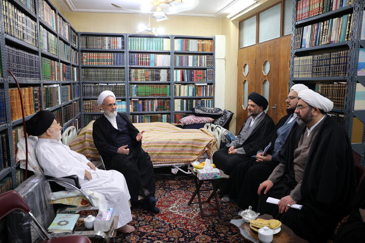 عیادت مدیر حوزه های علمیه از آیت الله شفیعی
