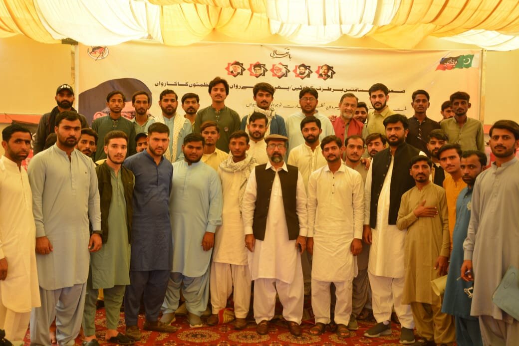 طلبہ کو بیک وقت مختلف اور ہمہ جہت سرگرمیوں کا حصّہ بننا چاہیے، سید اظہار بخاری