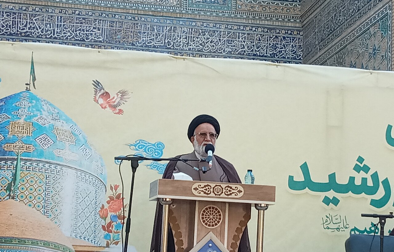 امامزادگان، حلقه اتصال مردم با سیره نورانی اهل‌بیت(ع) هستند